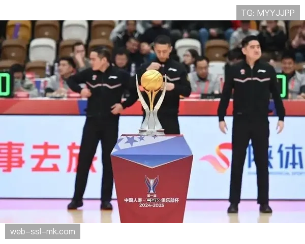 上海男篮卫冕俱乐部杯冠军,整体实力与阵容深度占据优势 上海男篮卫冕俱乐部杯冠军,整体实力与阵容深度占据优势